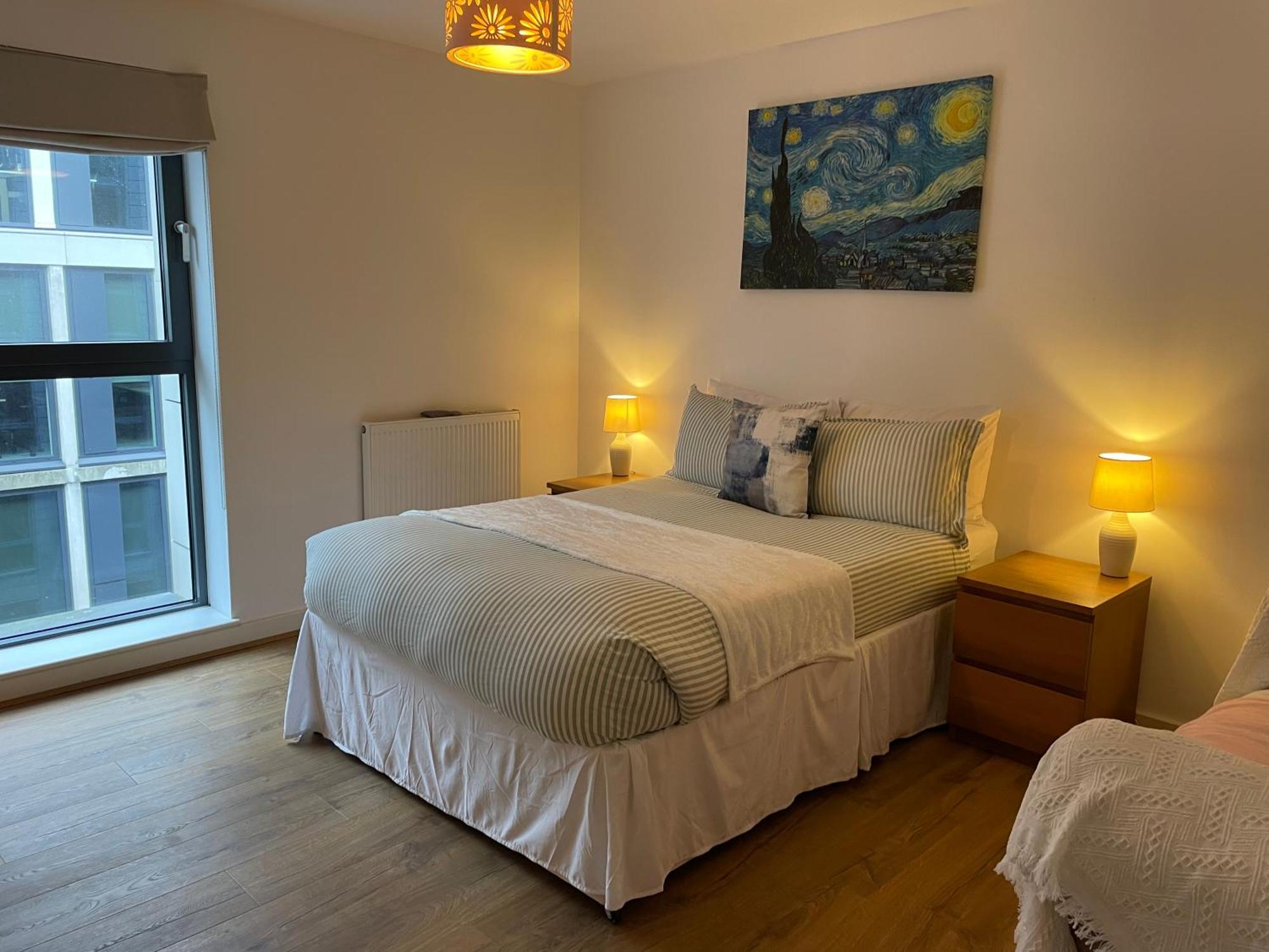 2 Bed, 2 Bath Apartment In Guildford Town Centre With Parking! 外观 照片